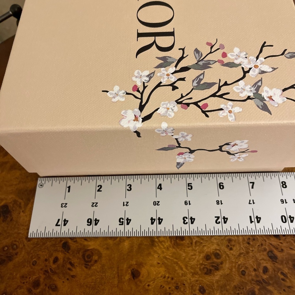Authentic DIOR Paper Gift Box - Picture 5 of 7